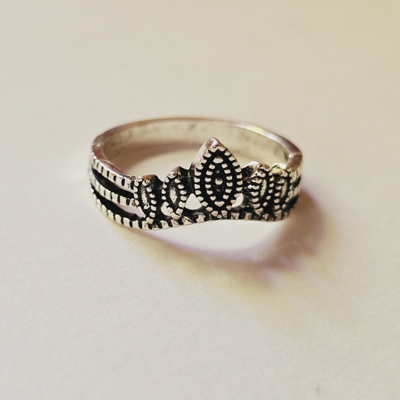 Silver Tiara Crown Ring Size 7 - Picture 1 of 4